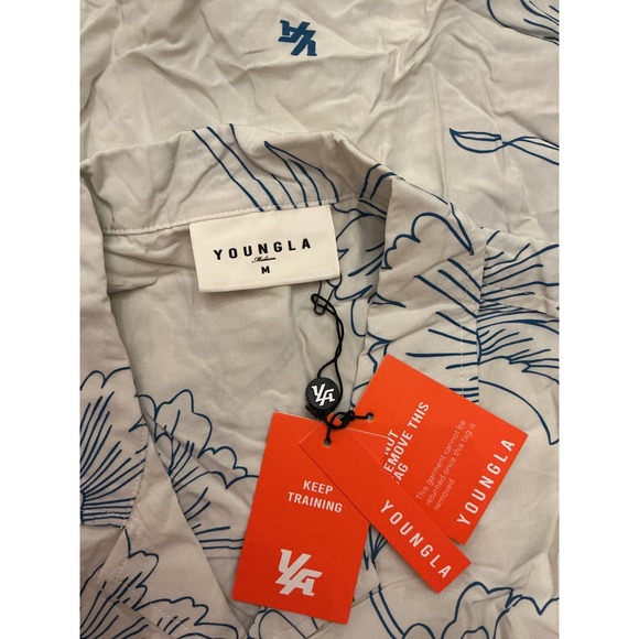 YOUNGLA Floral Short Sleeve Button Up Shirt Azure Flowers Style 2006 Medium NWT - Picture 4 of 5